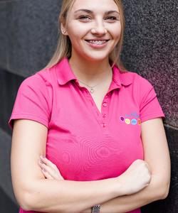 Frau Julia Becher